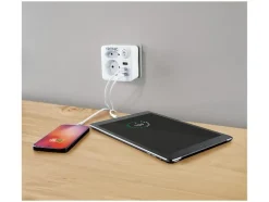 Adaptador de enchufe y usb