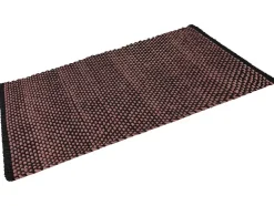 Alfombra de baño texturizada, con base antideslizante.