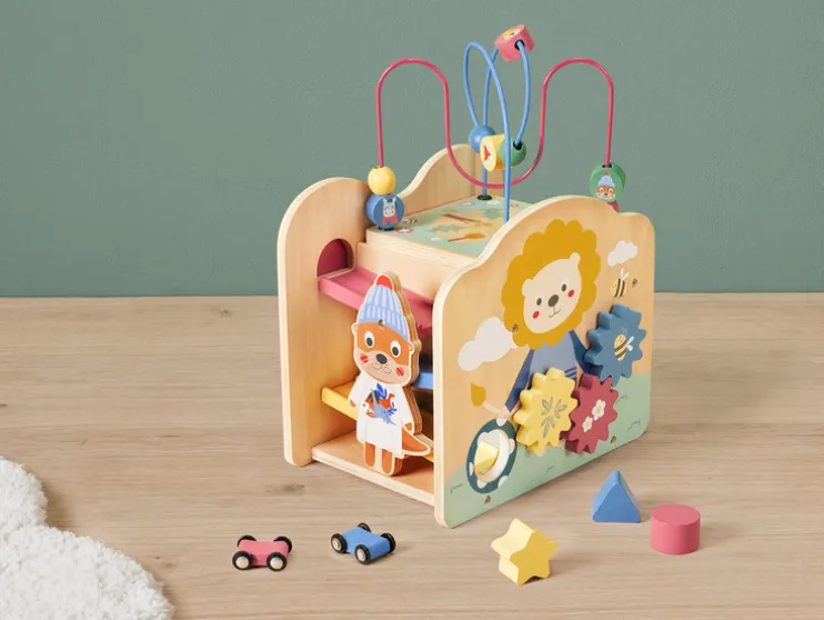 Andador / Cubo de actividades, de madera.