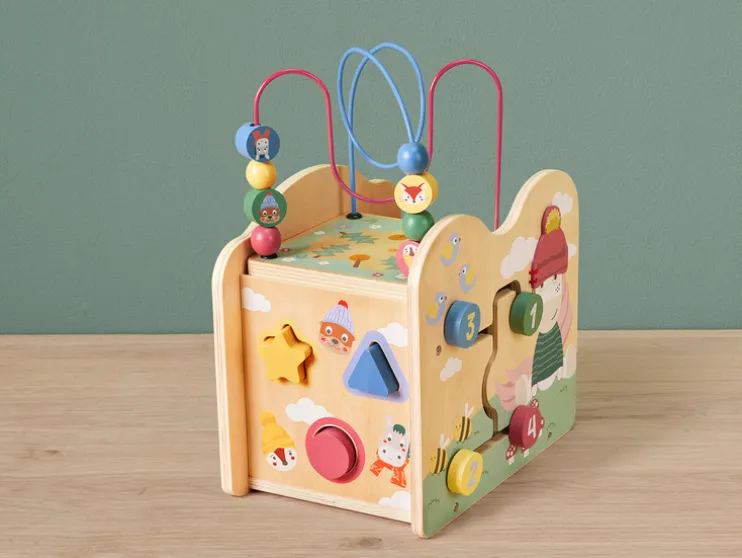 Andador / Cubo de actividades, de madera.