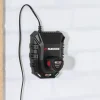 Batería de 12V / 2,5 Ah y cargador de 6 A.