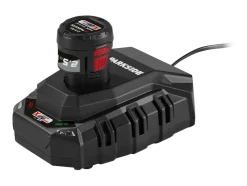 Batería de 12V / 2,5 Ah y cargador de 6 A.