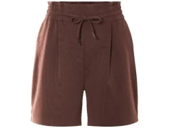 Bermudas de mujer, con bolsillos laterales.