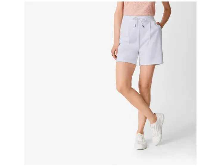 Bermudas de mujer, con bolsillos laterales.