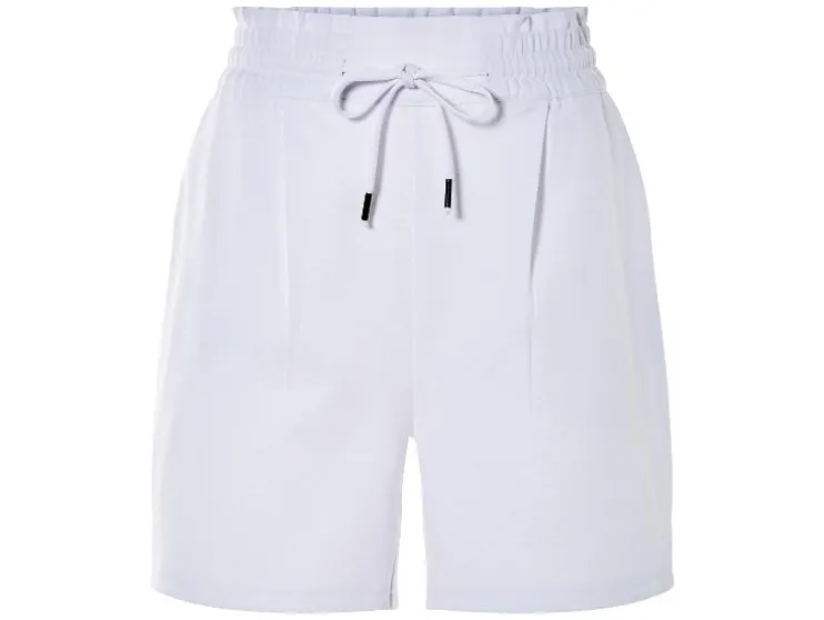 Bermudas de mujer, con bolsillos laterales.