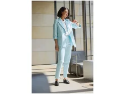 Blazer de mujer, con bolsillos laterales.
