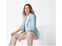 Blazer de mujer, con bolsillos laterales.