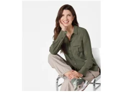 Blusa de mujer, con aberturas laterales.