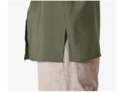 Blusa de mujer, con aberturas laterales.