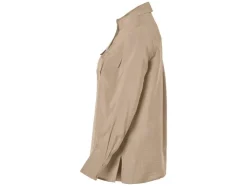 Blusa de mujer, con aberturas laterales.