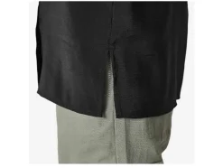 Blusa de mujer, con aberturas laterales.