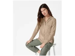 Blusa de mujer, con aberturas laterales.