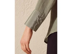 Blusa de mujer de calidad crinkle.