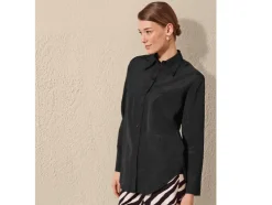 Blusa de mujer de calidad crinkle.
