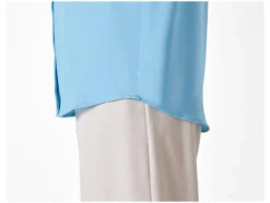 Blusa de mujer en calidad de satén mate.