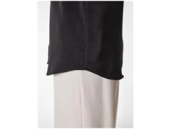 Blusa de mujer en calidad de satén mate.