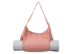 Bolsa deportiva, con 2 prácticas asas de transporte.