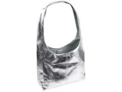Bolso de mujer con cierre de botón magnético.