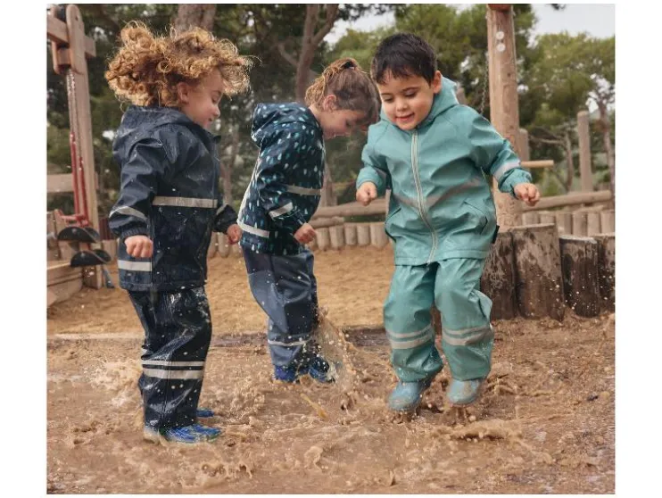 Botas de agua con luz y forro cálido para niño pequeño.