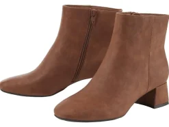 Botines de mujer con cremalleras laterales.