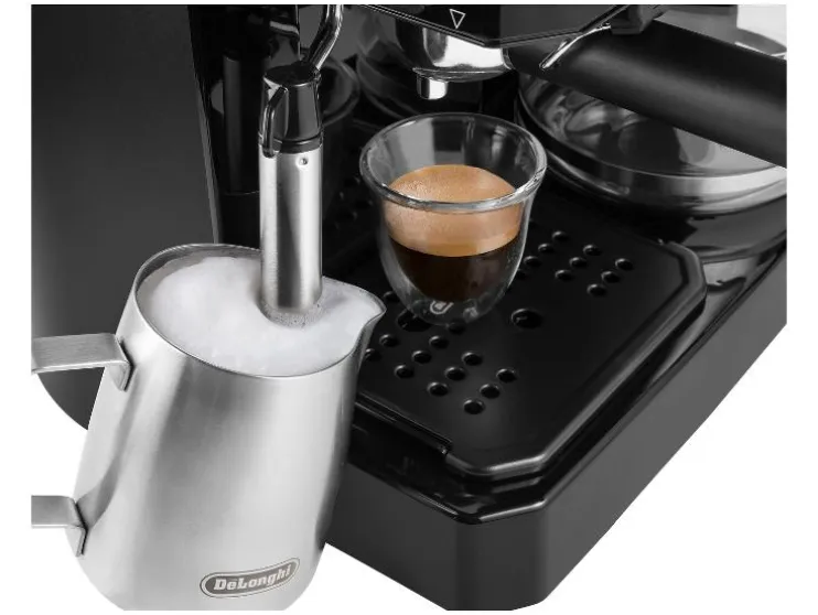Cafetera combinada »BCO411« para espresso y café de filtro.