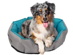 Cama para perros de exterior, con superficie repelente al agua.