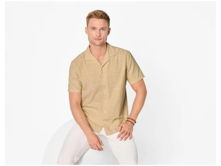 Camisa de hombre, corte regular.
