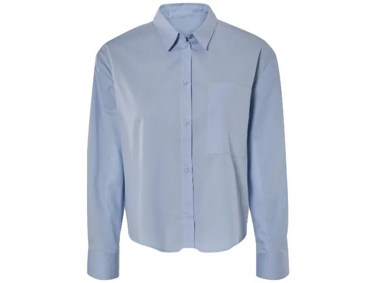 Camisa de mujer con hombros caídos y tabla.