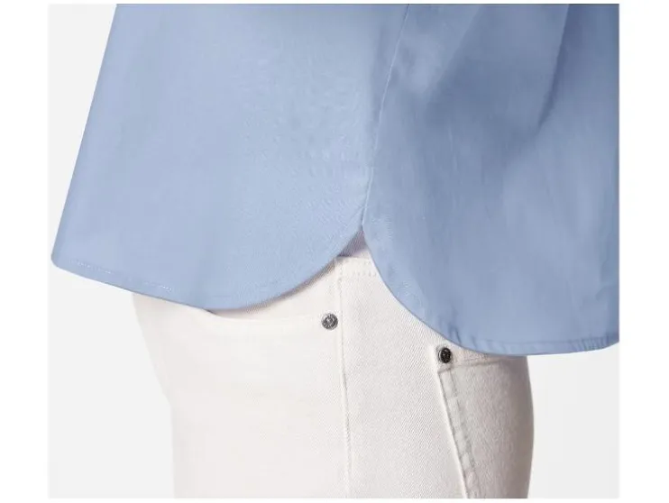 Camisa de mujer con hombros caídos y tabla.