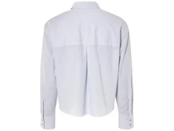 Camisa de mujer con hombros caídos y tabla.