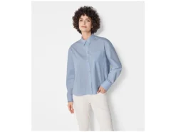 Camisa de mujer con hombros caídos y tabla.