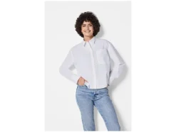Camisa de mujer con hombros caídos y tabla.