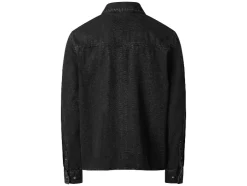Camisa vaquera de hombre, con espalda alargada.