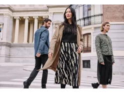 Camisa vaquera de hombre, con espalda alargada.