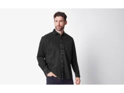 Camisa vaquera de hombre, con espalda alargada.