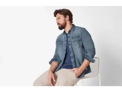 Camisa vaquera de hombre, con ligero efecto desteñido.