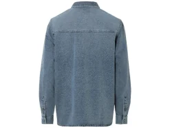 Camisa vaquera de hombre, con ligero efecto desteñido.