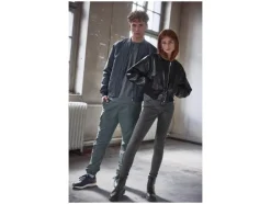Chaqueta bomber de hombre, ligeramente acolchada.