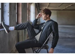 Chaqueta bomber de hombre, ligeramente acolchada.