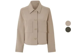 Chaqueta de mujer, en estilo utilitario de tendencia.