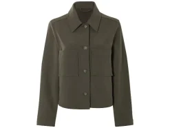 Chaqueta de mujer, en estilo utilitario de tendencia.