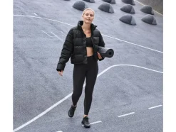 Chaqueta funcional de mujer, corte corto.
