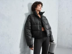 Chaqueta funcional de mujer, corte corto.