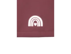 Chqueta softshell para niños con cambio de color bajo la lluvia.