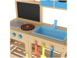Cocina de barro de madera con techo