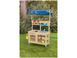 Cocina de barro de madera con techo