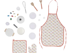 Cocina de madera, 24 piezas.