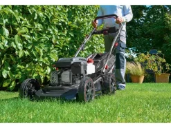 Cortacésped de gasolina »PPBRM 46 B2« con batería de arranque eléctrico y cargador.