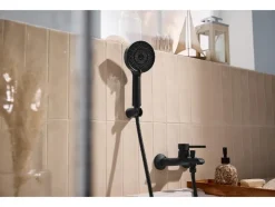 Ducha de mano ahorradora de agua.