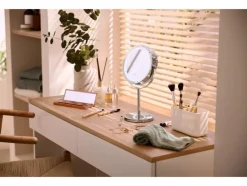 Espejo de maquillaje con iluminación.